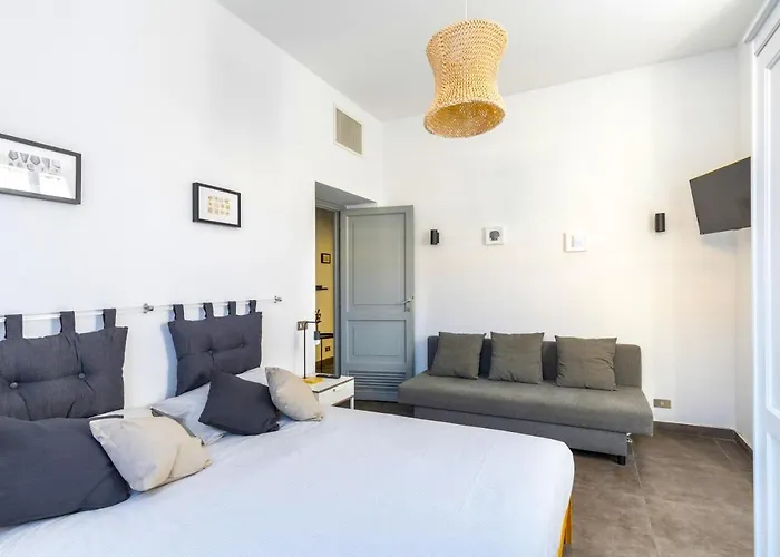 Hostly - Nicole Apartment Volturno - Full Rome Center